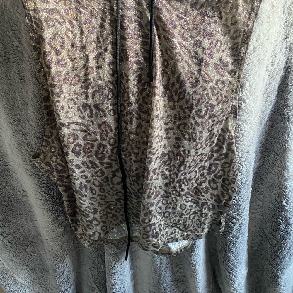 Leopard Print Sleeveless Top with hood